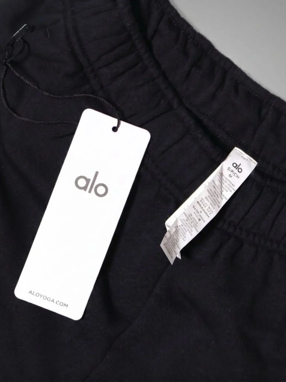 Size M - Alo Yoga Accolade Sweatpant Black